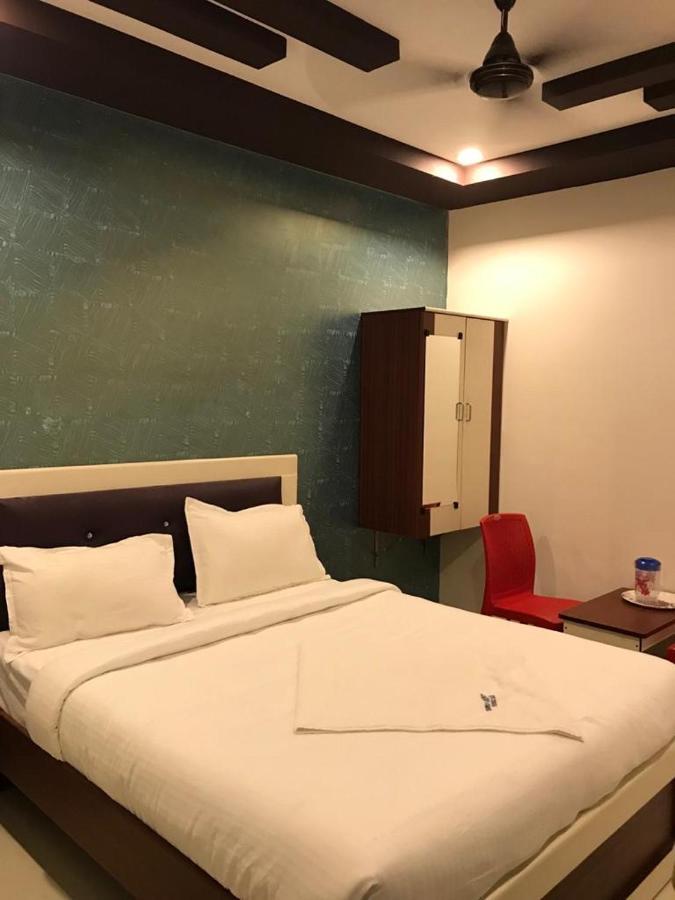 Guru Residency Hotel Jerkaud Kültér fotó